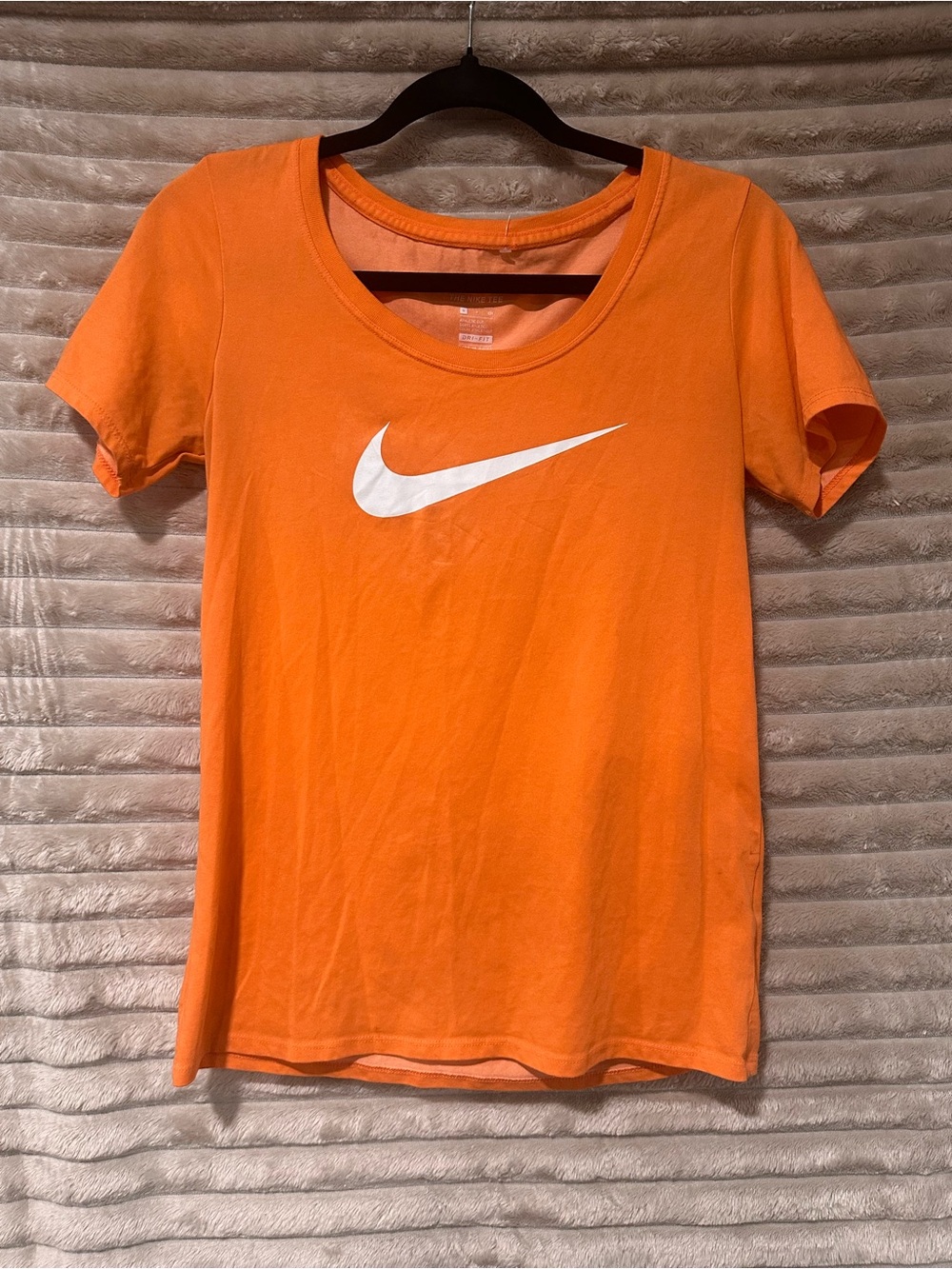 Nike Women’s drifit Orange Short-Sleeve tee
